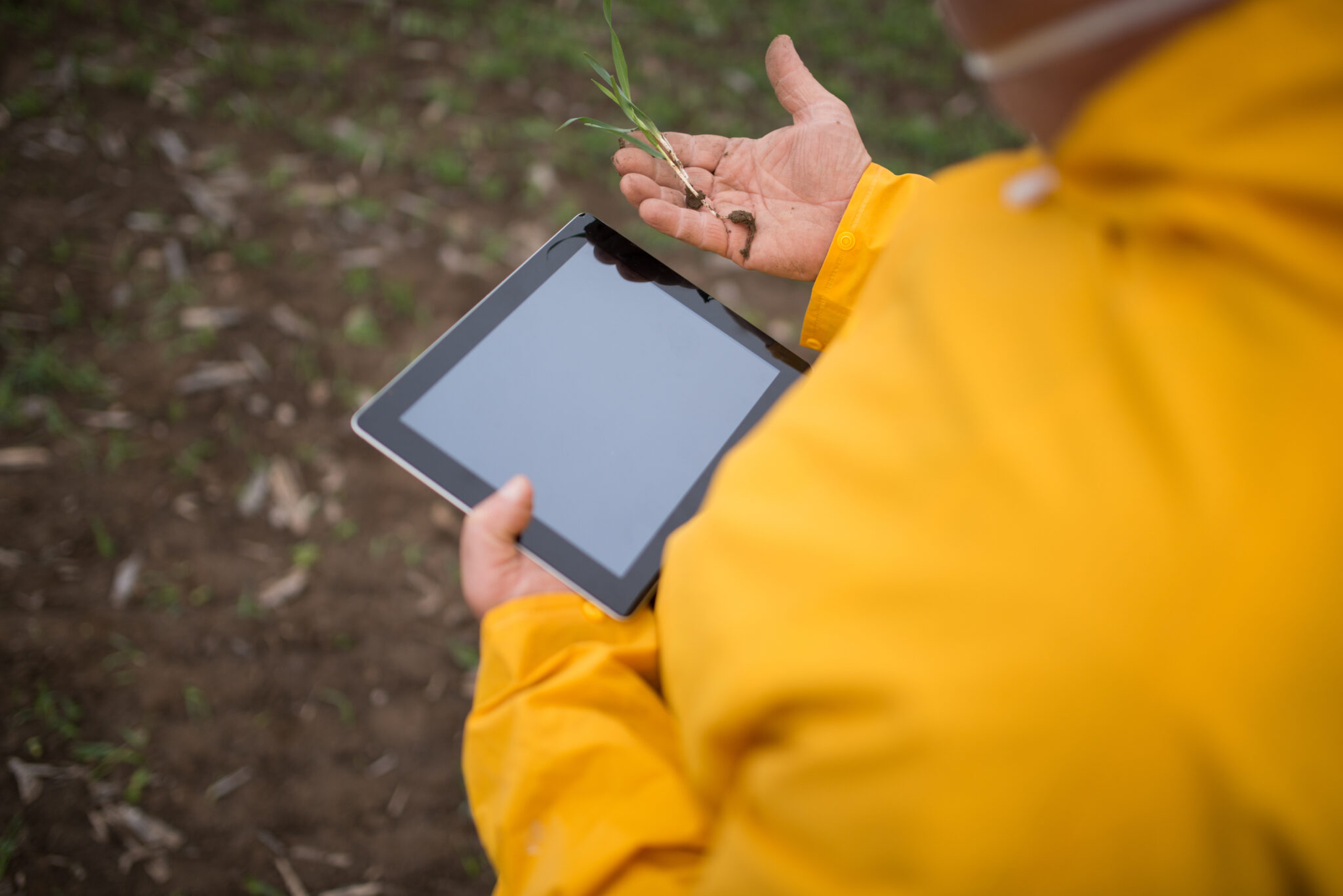 Framer controls the work in the field over its tablet